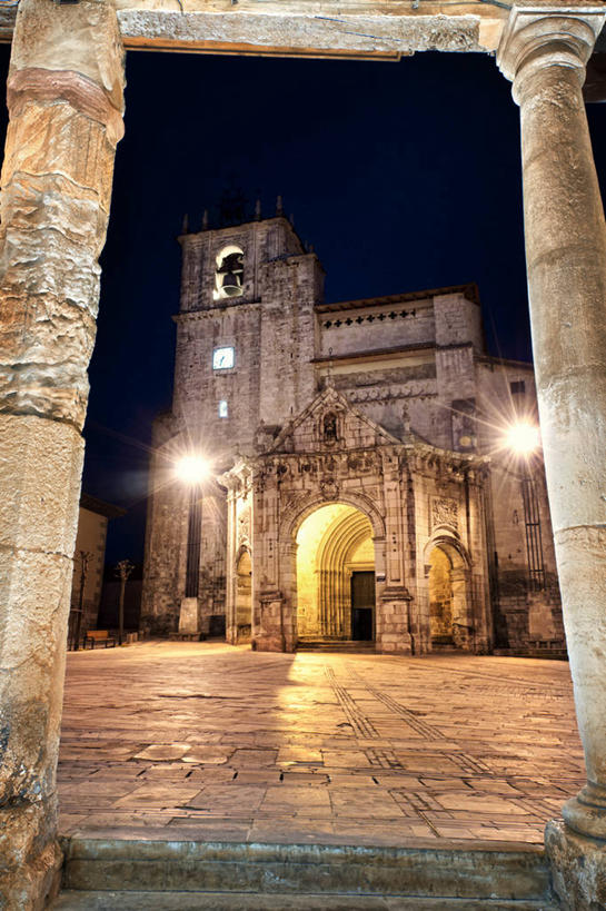 无人,竖图,室外,夜晚,镜头眩光,建筑,西班牙,柱子,历史,天空,摄影,照亮,阿拉瓦省,彩图