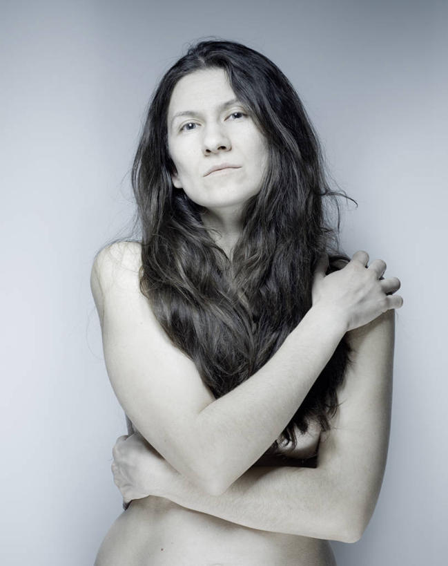 成年人,中年人,裸体,一个人,站,竖图,正面,性感,仅一个女性,仅一个人,仅一个中年女性,搭,摄影,搭着,肖像,塞尔维亚,女人,女性,中年女性,长发,半身,彩图,影棚拍摄,美人