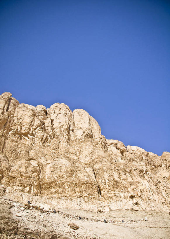 无人,竖图,室外,白天,仰视,沙漠,埃及,地形,悬崖,自然,摄影,峭壁,宁静,中东,岩层,万里无云,地质学,沙岩,岩石,彩图,低角度拍摄,埃及卢克索