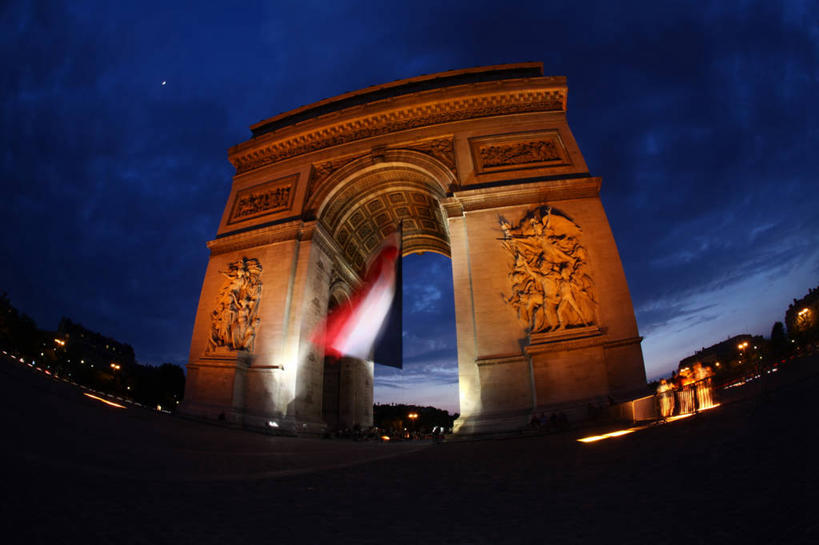 无人,横图,室外,仰视,城市,建筑,法国,巴黎,大门,云,首都,历史,天空,黄昏,摄影,照亮,彩图,低角度拍摄,罗马尼亚国旗