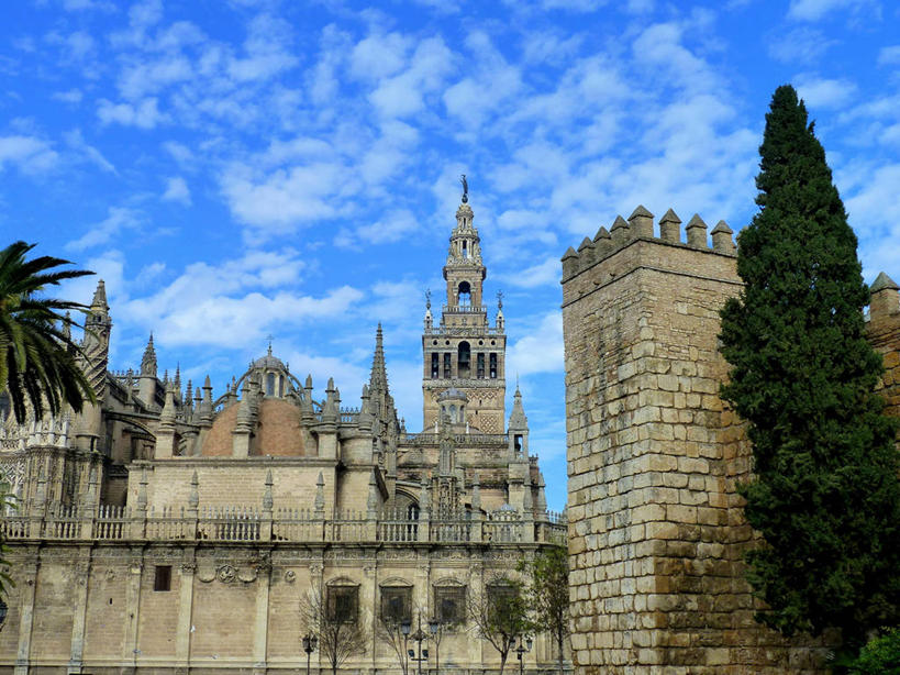 无人,横图,室外,白天,建筑,西班牙,城堡,云,砖墙,树,天空,摄影,宗教,基督教,安达路西亚,塞维尔,阿尔卡萨城堡,彩图,大教堂