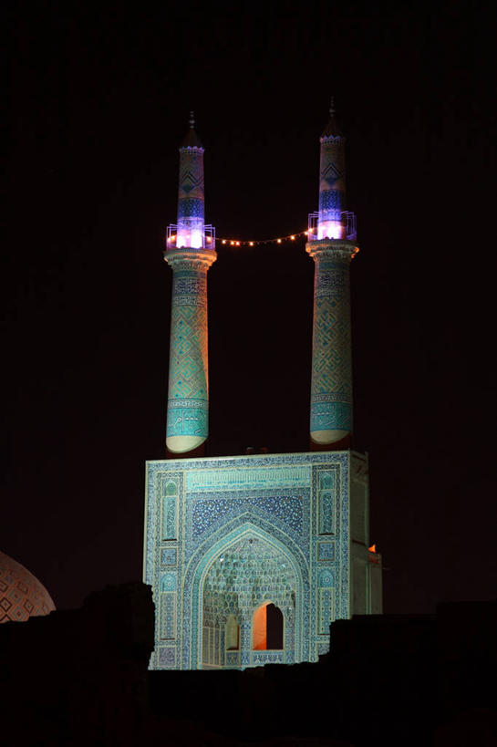 无人,竖图,室外,夜晚,建筑,伊朗,拱门,地标建筑,摄影,宁静,照亮,尖塔,伊斯兰教,清真寺,亚兹德,彩图