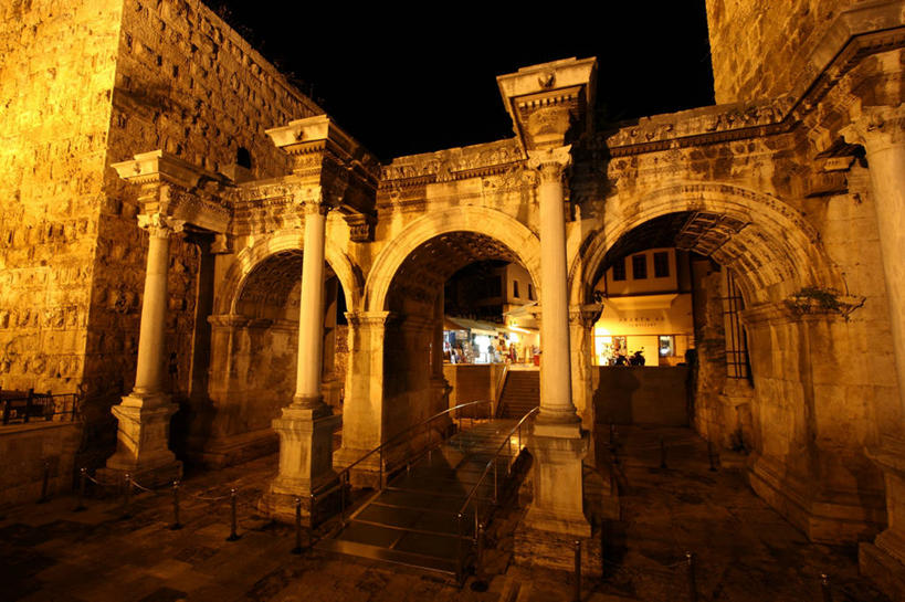 无人,横图,室外,夜晚,城市,建筑,柱子,拱门,历史,天空,地标建筑,摄影,照亮,土耳其文化,安塔利亚,彩图