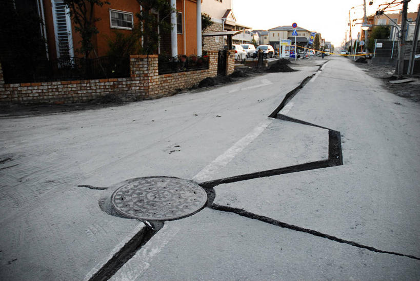 无人,横图,俯视,室外,白天,城市,路,日本,环保,分离,围墙,摄影,能源,回收,资源,毁灭,利用,低碳,循环,地震,千叶,持续,浦安,危险,彩图,高角度拍摄,检修口