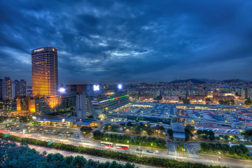 无人,横图,俯视,室外,夜晚,度假,美景,城市风光,城市,建筑,路,首尔,韩国,景观,云,巴士,首都,娱乐,地标建筑,享受,休闲,景色,放松,运输,摄影,照亮,彩图,高角度拍摄,公车站