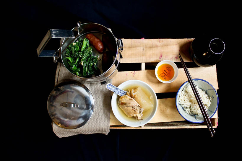 无人,横图,俯视,筷子,蔬菜,马来西亚,黑色背景,木制,瓜,汤,米,饮食,盒子,餐巾,碗,摄影,多样,锡,清新,中国文化,健康食物,彩图,高角度拍摄,影棚拍摄