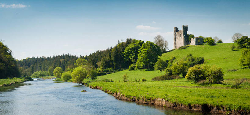 无人,横图,全景,室外,白天,河流,山,爱尔兰,城堡,地形,云,历史,废墟,草,树,风景,天空,自然,摄影,宁静,米斯郡,彩图