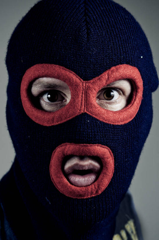 西方人,成年人,中年人,头,一个人,竖图,正面,残酷,欧洲,日本,欧洲人,仅一个男性,仅一个人,仅一个中年男性,灰色背景,凝视,遮,遮掩,人体,摄影,怪异,部分,犯罪,掩盖,遮挡,肖像,盗窃,偷窃,遮盖,冈山县,掩饰,小偷,窃贼,盗贼,贼,偷盗,巴拉克拉法帽,暴虐,残暴,惨酷,危险,严酷,男人,男性,中年男性,白种人,头部,彩图,影棚拍摄