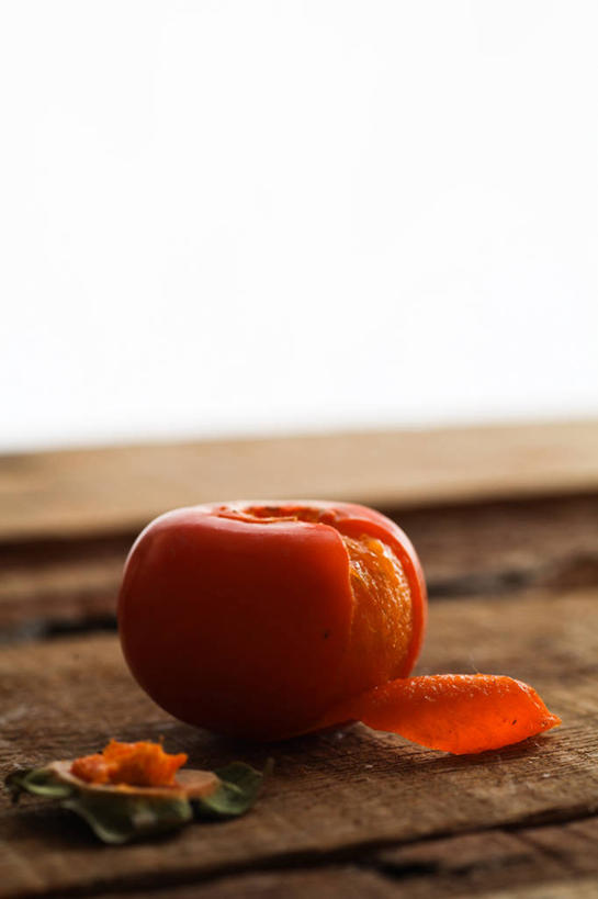 无人,竖图,室外,特写,白天,桌子,柿子,水果,北京,木制,生食,首都,饮食,一个,天空,摄影,单个,清新,健康食物,彩图