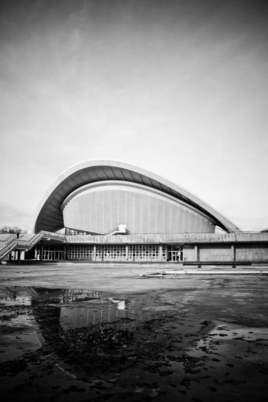 无人,竖图,黑白,室外,白天,城市,建筑,德国,湿,反射,地形,云,拱门,首都,现代,柏林,天空,地标建筑,摄影,德国文化,蒂尔加藤公园