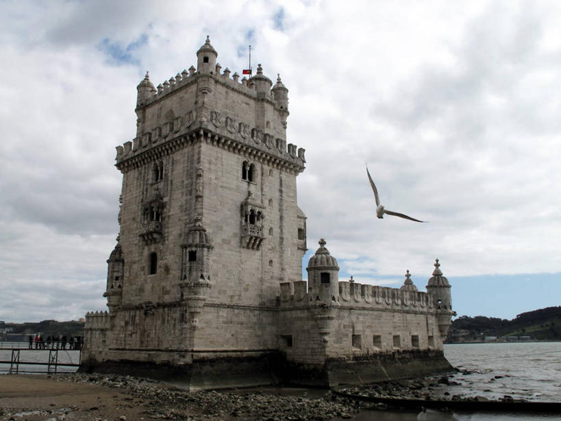 无人,横图,室外,白天,河流,水,建筑,葡萄牙,鸟类,云,塔,首都,半空,历史,飞,里斯本,摄影,塔霍河,彩图