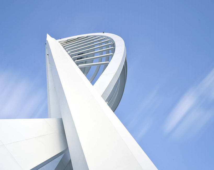 无人,横图,室外,白天,仰视,通讯,建筑,英国,云,塔,现代,顶部,蓝色,天空,摄影,无线电通信塔,三角帆塔,彩图,低角度拍摄