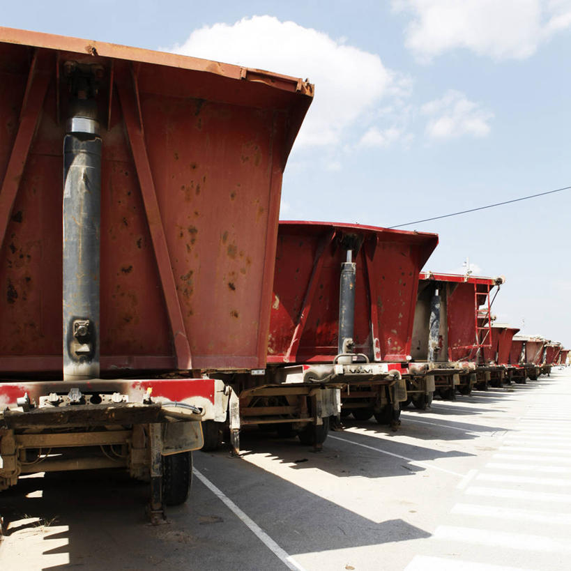 无人,方图,室外,白天,卡车,一排,许多,阴影,整齐,云,很多,排列,天空,运输,摄影,停止,队列,暂停,停滞,彩图