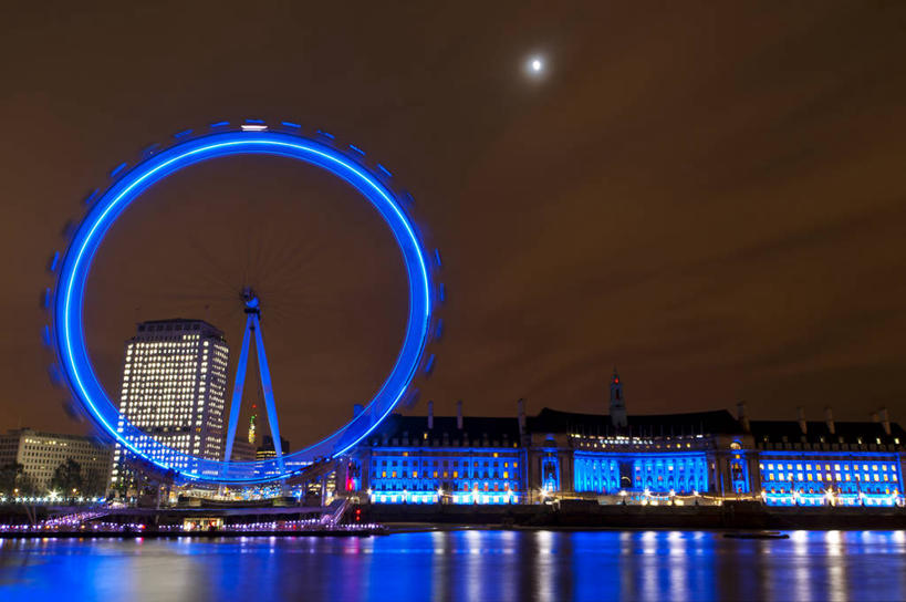 无人,码头,横图,室外,夜晚,度假,美景,天际线,城市风光,城市,港口,建筑,摩天大楼,英国,反射,景观,月亮,云,首都,娱乐,现代,伦敦眼,泰晤士河,蓝色,享受,休闲,景色,放松,摄影,照亮,发展,英国文化,大转轮,彩图,摆渡口,埠头,渡口,渡头,港湾,海港,货运码头,口岸,商港,老市政厅