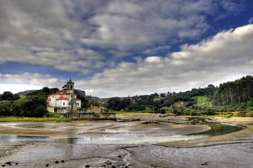 无人,教堂,横图,室外,白天,西班牙,云,树,天空,自然,摄影,宗教,退潮,宁静,海滩,彩图