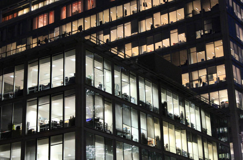 无人,栏杆,横图,室外,夜晚,仰视,窗户,建筑,英国,首都,现代,伦敦城,办公大楼,摄影,照明设备,彩图,低角度拍摄