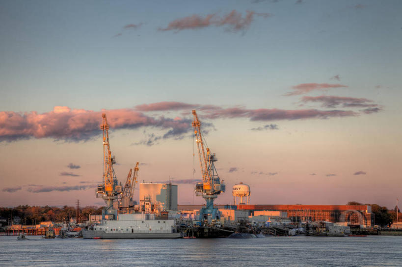 无人,横图,室外,建筑业,日落,水,美国,停靠,云,天空,工业,运输,摄影,北美,北美洲,停泊,美洲,潜水艇,缅因州,造船厂,新罕布什尔州,北亚美利加洲,亚美利加洲,新罕布什尔,新罕布夏州,花岗岩州,花冈岩之州,滑雪之州,新英格兰,纽英仑,彩图,海港,美利坚合众国