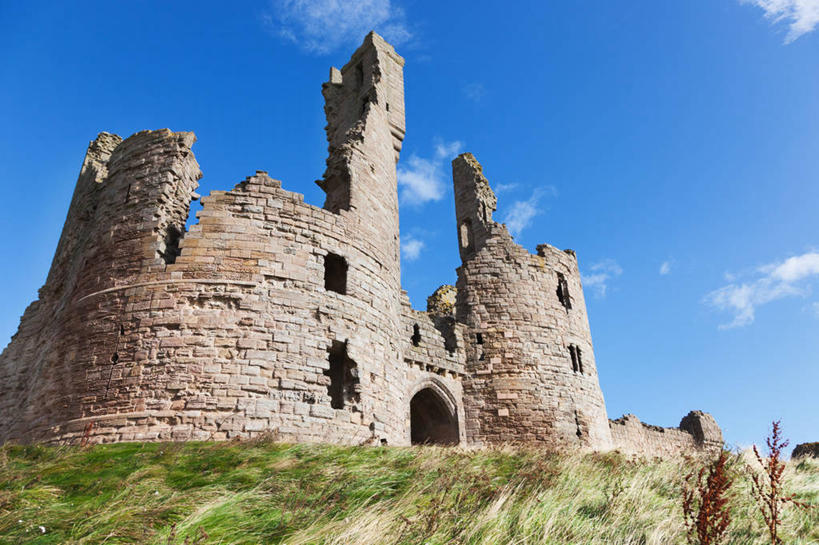 无人,横图,室外,白天,仰视,风,英国,破碎,城堡,拱门,历史,破坏,破损,废墟,草,天空,摄影,宁静,粉碎,损坏,毁坏,毁灭,摧毁,邓斯坦伯城堡,诺森伯兰郡,彩图,低角度拍摄