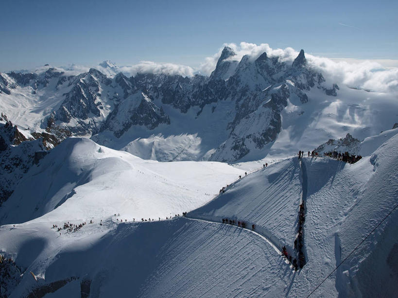 横图,俯视,航拍,室外,白天,旅游,美景,山脉,雪山,法国,景观,冬天,白色,自然,地标建筑,烟,景色,寒冷,摄影,鸟瞰,自然风光,法国文化,万里无云,霞慕尼,干冰,彩图,高角度拍摄