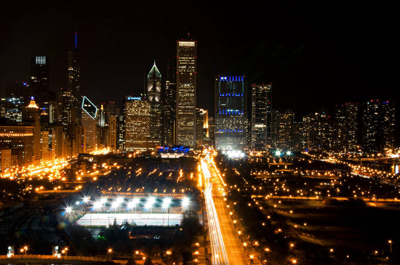 无人,横图,俯视,室外,夜晚,度假,美景,城市风光,城市,建筑,路,路灯,摩天大楼,美国,景观,塔,娱乐,现代,享受,休闲,景色,放松,运输,摄影,迅速,照亮,发展,伊利诺斯州,芝加哥市,芝加哥千禧公园,彩图,高角度拍摄