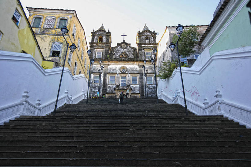 教堂,横图,室外,白天,仰视,楼梯,建筑,路灯,巴西,萨尔瓦多,历史,天空,南美,摄影,宗教,南美洲,基督教,拉丁美洲,宗教建筑,美洲,巴西联邦共和国,首府,亚美利加洲,南亚美利加洲,巴伊亚,巴伊亚州,巴西文化,彩图,低角度拍摄