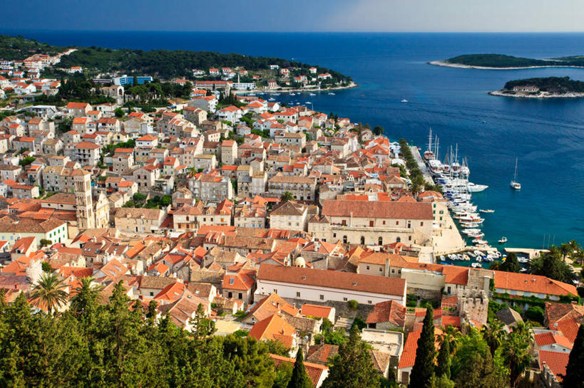 无人,横图,俯视,室外,白天,海洋,船,克罗地亚,房屋,岛,水平线,乡村,树,风景,天空,自然,社区,运输,摄影,宁静,斯普利特,彩图,高角度拍摄,赫瓦尔