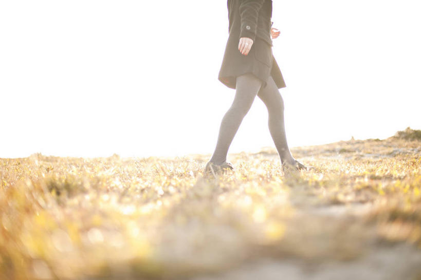 一个人,横图,室外,白天,香港,日光,休闲装,草,个性,摄影,步行,彩图