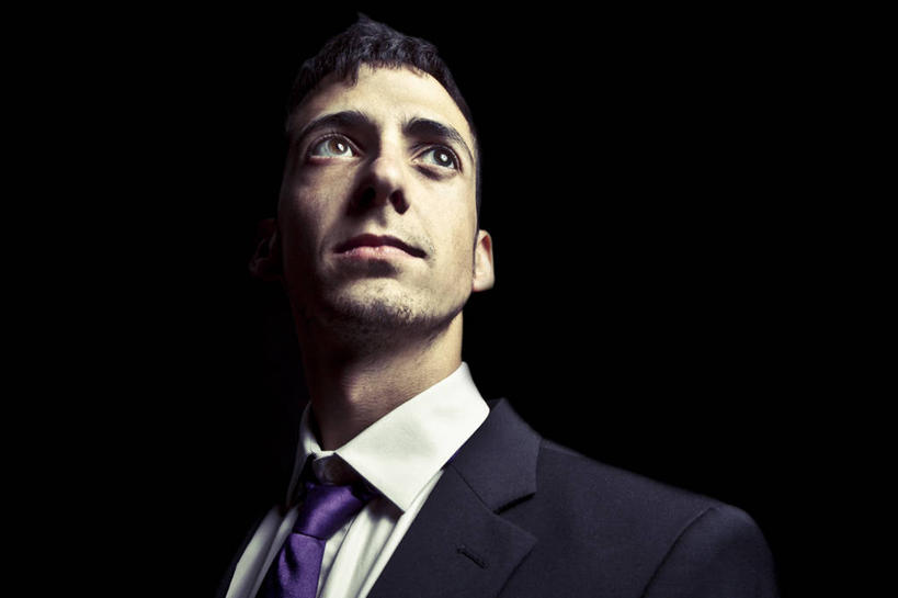 西方人,成年人,脸,头,脸颊,一个人,横图,西班牙,欧洲,欧洲人,仅一个男性,仅一个人,黑色背景,领带,肩膀,仅一个年轻男性,向上看,思考,摄影,决心,勇气,赫罗纳省,预测,男人,男性,年轻男性,白种人,年轻人,头部,脸部,脸蛋,面部,彩图,影棚拍摄