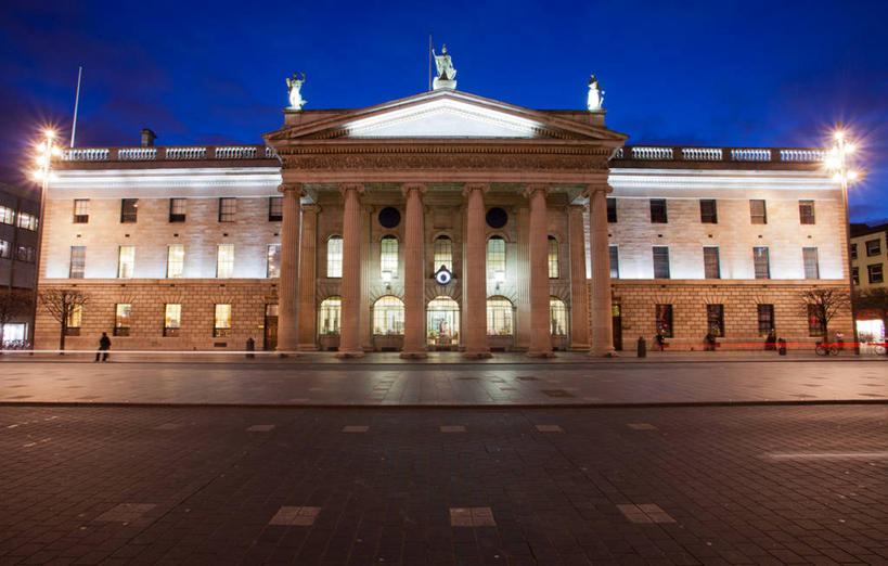 无人,邮局,横图,室外,夜晚,仰视,建筑,路,爱尔兰,柱子,首都,天空,摄影,宁静,照亮,政府,彩图,低角度拍摄