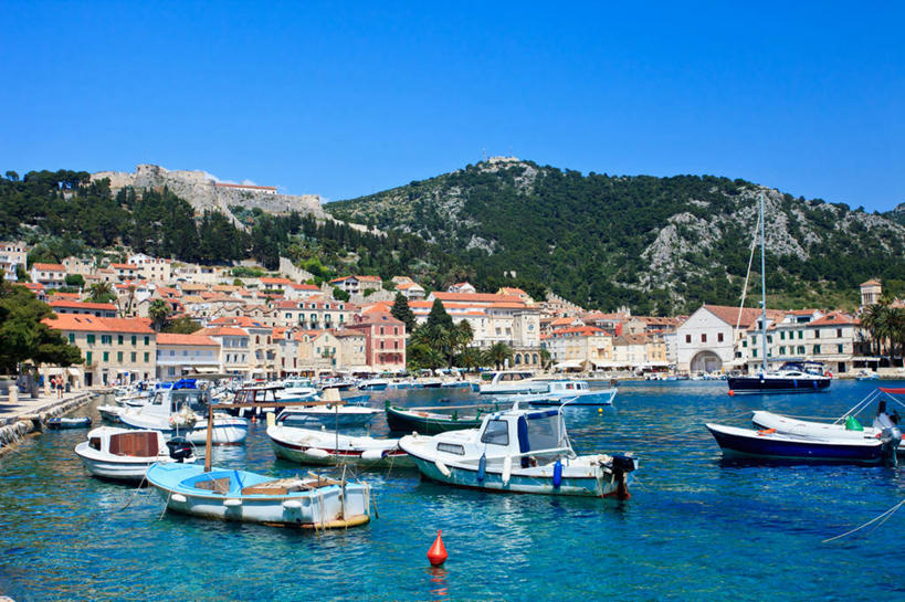 无人,横图,室外,白天,海洋,山,水,建筑,船,欧洲,克罗地亚,停靠,房屋,岛,树,蓝色,自然,运输,摄影,停泊,万里无云,首府,克罗地亚共和国,达尔马提亚,斯普利特,斯普利特.达尔马提亚县,海滩,彩图,海港,斯普利特.达尔马提亚,赫尔瓦次卡,赫瓦尔