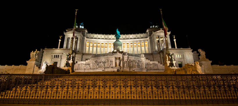 无人,横图,全景,室外,夜晚,建筑,意大利,雕像,篱笆,首都,历史,摄影,纪念,留念,怀念,铁艺,意大利文化,意大利国旗,柱廊,彩图