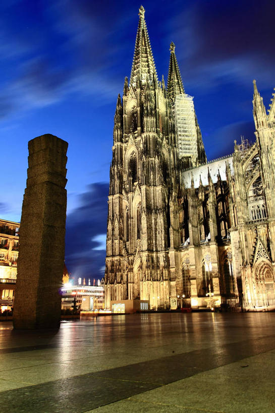 无人,教堂,竖图,室外,仰视,建筑,德国,阴影,历史,摄影,宗教,基督教,宗教建筑,德国文化,科隆大教堂,科隆,灵性,彩图,低角度拍摄,大教堂