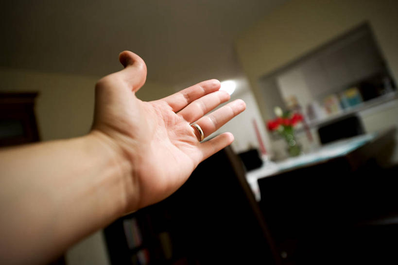 手,一个人,横图,室内,通讯,纽约,美国,方向,手势,人体,摄影,部分,起居室,纽约州,彩图,打手势