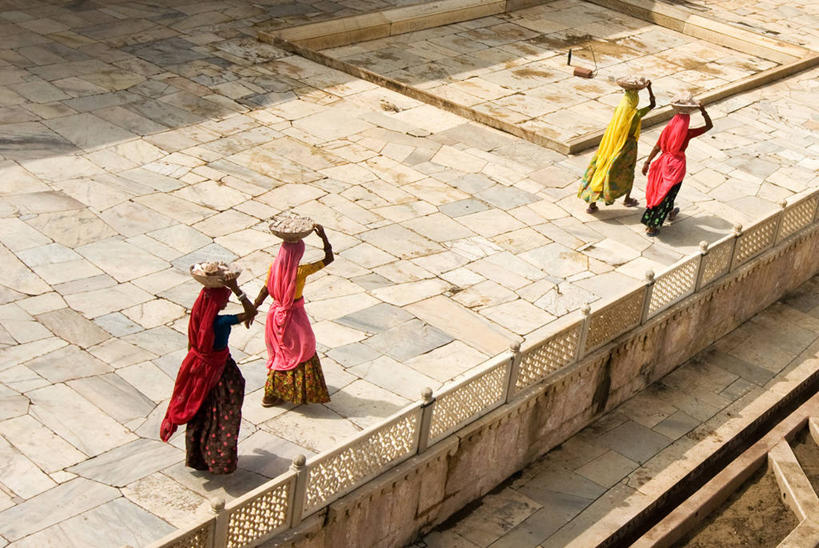 成年人,四个人,横图,俯视,室外,白天,建筑业,地板,日光,印度,工作,材料,活力,摄影,运送,努力,印度文化,纱丽,拉贾斯坦邦,琥珀堡,斋普尔,步行,彩图,高角度拍摄