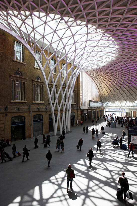 机场,竖图,室内,白天,地板,城市,建筑,车站,英国,阴影,首都,许多人,现代,一群人,摄影,彩图