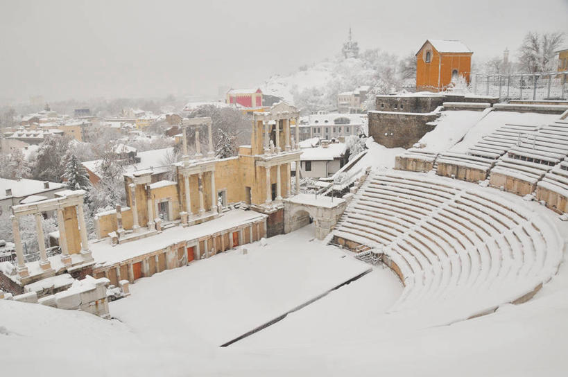 无人,横图,俯视,室外,白天,雪,城市,剧院,保加利亚,冬天,历史,现代,地标建筑,寒冷,摄影,古代文明,圆形剧场,普罗夫迪夫,彩图,高角度拍摄