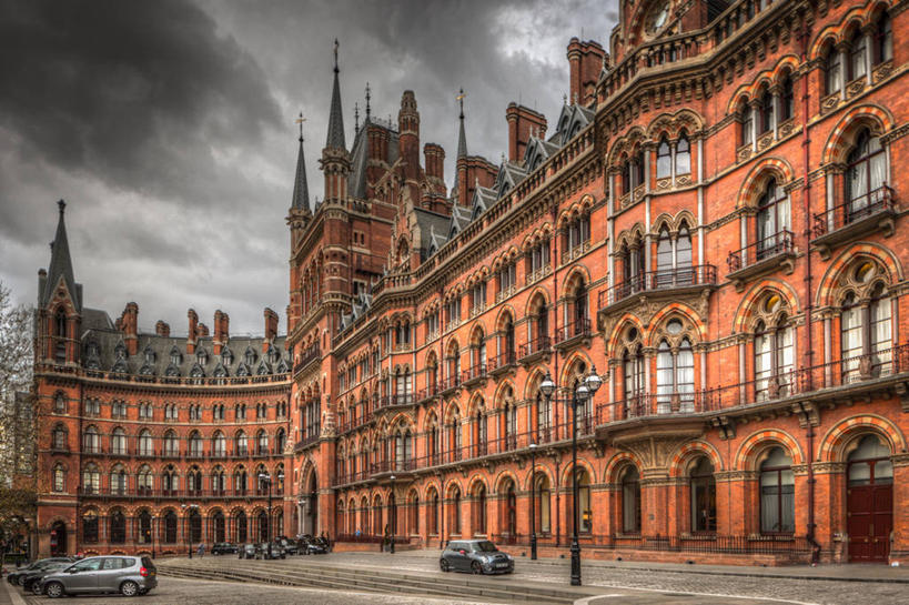 无人,火车站,横图,室外,白天,仰视,天际线,建筑,路灯,摩天大楼,车站,汽车,英国,站台,首都,月台,运输,摄影,彩图,低角度拍摄,铁路车站,铁路站