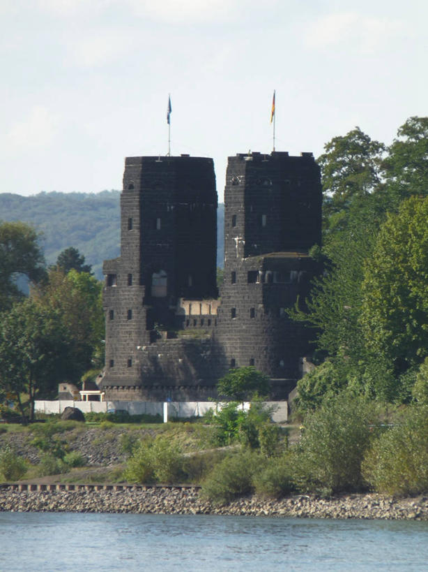 无人,竖图,室外,白天,河流,山,建筑,德国,桥,联系,历史,废墟,草,树,摄影,万里无云,莱茵河,岩石,彩图