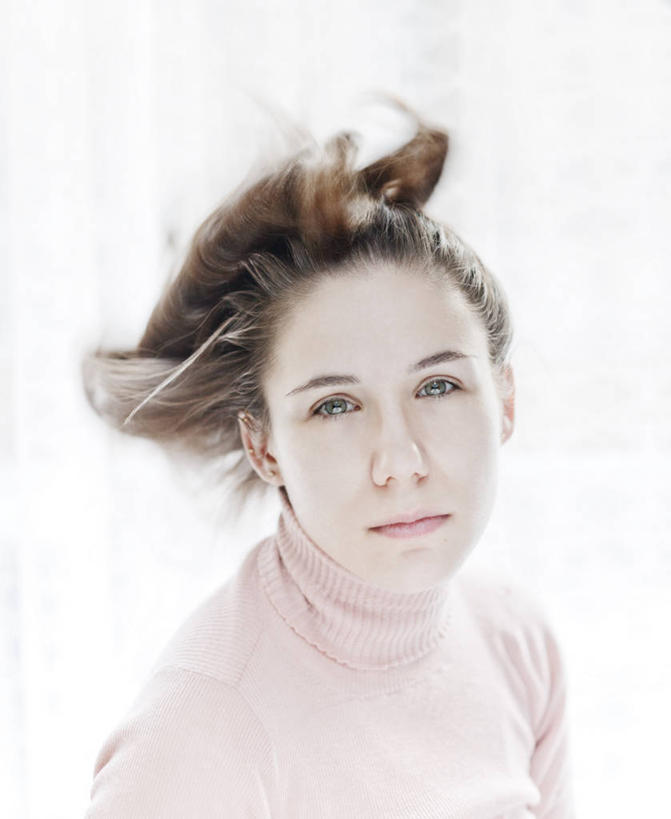 西方人,成年人,脸,头,眼睛,脸颊,眉毛,睫毛,头发,一个人,竖图,彩色,特写,白色背景,正面,信心,西班牙,欧洲,巴塞罗那,欧洲人,瞳孔,仅一个年轻女性,仅一个女性,仅一个人,休闲装,肩膀,金色,眼部,摄影,五颜六色,色彩斑斓,肖像,五彩缤纷,五彩斑斓,五光十色,年轻女性,女人,女性,白种人,年轻人,头部,睫,脸部,脸蛋,眉,面部,眼,眼睫毛,眼眉,休闲活动,彩图,影棚拍摄,眼眉毛,美人,高领毛衣