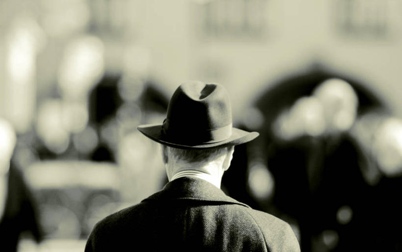 脸,头,脸颊,一个人,站,横图,室外,白天,帽子,德国,仅一个男性,肩膀,背面,思考,摄影,头部,脸部,脸蛋,面部