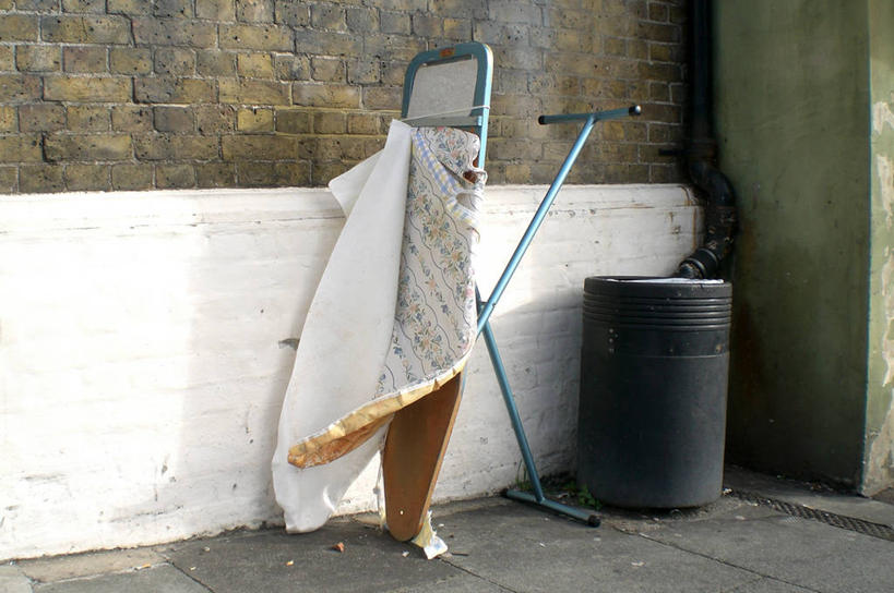 无人,横图,室内,白天,英国,废弃,环保,垃圾桶,凌乱,破坏,砖墙,破损,容器,摄影,能源,储藏,报废,垃圾箱,损坏,回收,废物,资源,储存,丢弃,熨衣板,利用,低碳,循环,放弃,抛弃,持续,摈弃,混沌,屏弃,摈斥,摒除,贮存