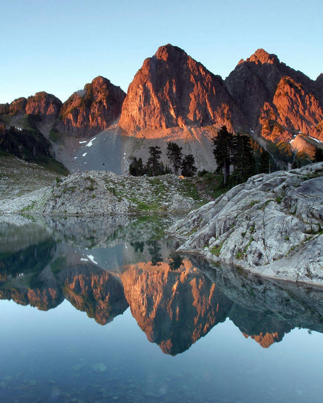 无人,竖图,室外,白天,旅游,度假,湖,美景,山,山脉,水,反射,地形,景观,山顶,娱乐,风景,自然,享受,休闲,景色,放松,摄影,宁静,山脊,岩层,自然风光,华盛顿州,万里无云,岩石,贝克尔山