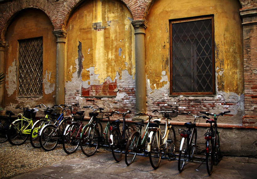 无人,横图,室外,白天,重复,窗户,城市,建筑,自行车,意大利,一排,许多,废弃,整齐,墙,拱门,很多,排列,运输,摄影,报废,停止,腐烂,废物,队列,丢弃,暂停,托斯卡纳区,放弃,抛弃,停滞,摈弃,卢卡,屏弃,摈斥,摒除