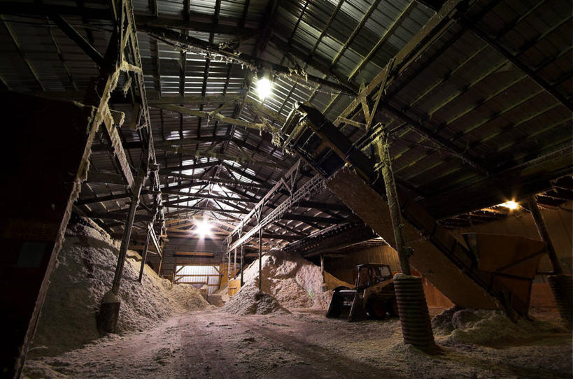 无人,横图,室内,夜晚,仰视,天花板,建筑,金属制品,金属,仓库,工业,摄影,堆,照亮,华盛顿州,低角度拍摄,锯屑