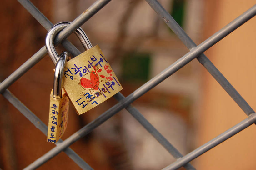 无人,横图,室外,特写,白天,通讯,首尔,韩国,标志,文字,栅栏,字符,字母,首都,浪漫,标识,锁,一个,摄影,单个,挂锁,韩文,朝鲜半岛,想法,心型,爱