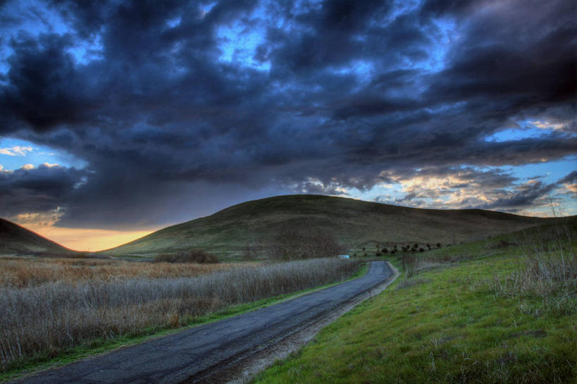 无人,横图,室外,旅游,度假,美景,山,路,美国,地平线,景观,乌云,云,辽阔,地面,娱乐,草,自然,黄昏,享受,休闲,广阔,景色,放松,运输,摄影,宁静,一望无际,环境,北美,北美洲,加利福尼亚,自然风光,延伸,美洲,加州,加利福尼亚州,金州,黄金州,天地相交,北亚美利加洲,亚美利加洲,无边无际,一马平川,旅行,美利坚合众国,阿拉梅达县,费利蒙,费利蒙市