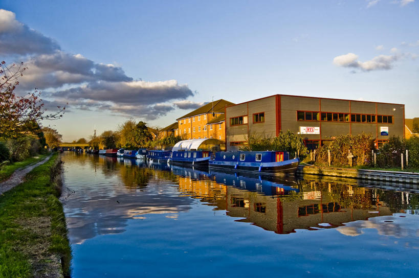 无人,横图,室外,白天,水,建筑,船,英国,一排,整齐,反射,流水,排列,运输,摄影,运河,队列,北欧,旅行