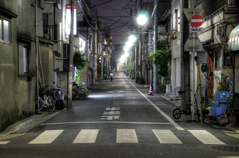 横图,室外,夜晚,建筑,街道,路,路灯,摩托车,自行车,东京,日本,日本文化,路标,机动车,光亮,关东地区,首都,杆,车,交通工具,运输,摄影,照亮,照明设备,载具,东亚,路锥,旅行