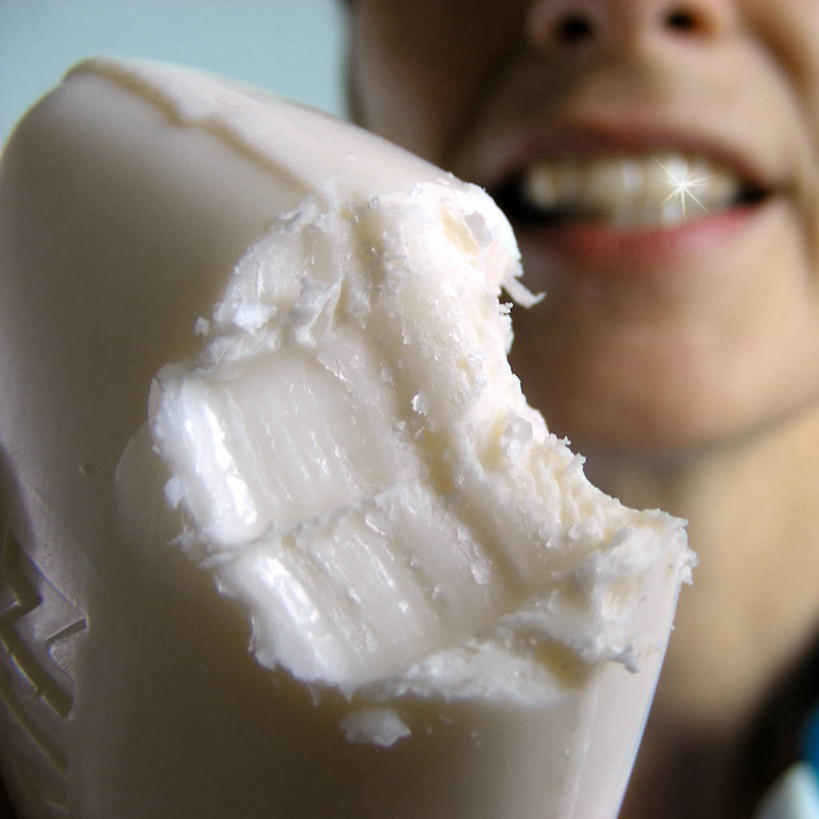 西方人,成年人,中年人,老年人,一个人,笑,微笑,露齿笑,方图,特写,欧洲,荷兰,欧洲人,仅一个女性,仅一个人,咬,光线,光芒,肥皂,仅一个中年女性,乐趣,诱惑,摄影,幽默,咬着,享乐,女人,女性,中年女性,白种人