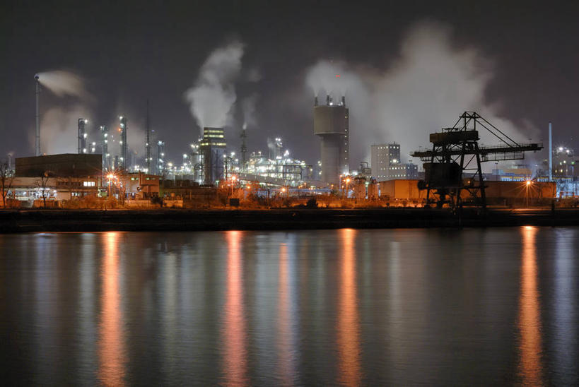 无人,横图,室外,夜晚,化工厂,烟囱,河流,建筑,德国,欧洲,对称,环保,反射,光亮,自然,烟,工业,摄影,能源,环境,污染,照亮,回收,资源,西欧,利用,低碳,循环,中欧,工业建筑,德意志联邦共和国,持续,空气污染,莱茵河,莱茵兰.普法尔茨州,旅行,路德维希港,工业机械